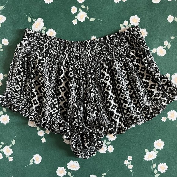 Elephant/Aztec Flowy Shorts Bundle - Picture 2 of 6